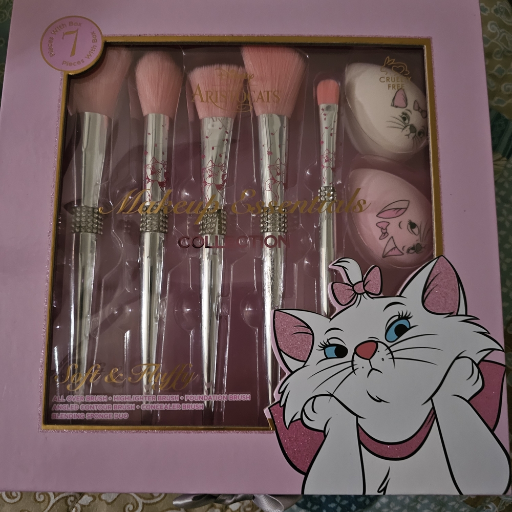 Disney Aristocats Makeup Brush Set - Picture 3 of 9